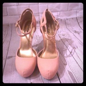 Pink heels size 6 new without box.